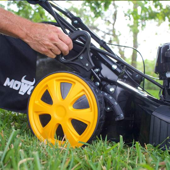 Zero turn self propelled deals lawn mower